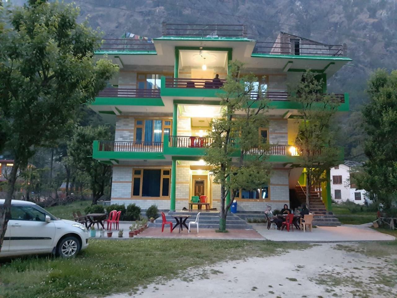 The Royal Orchard Kasol Hotel Exterior foto