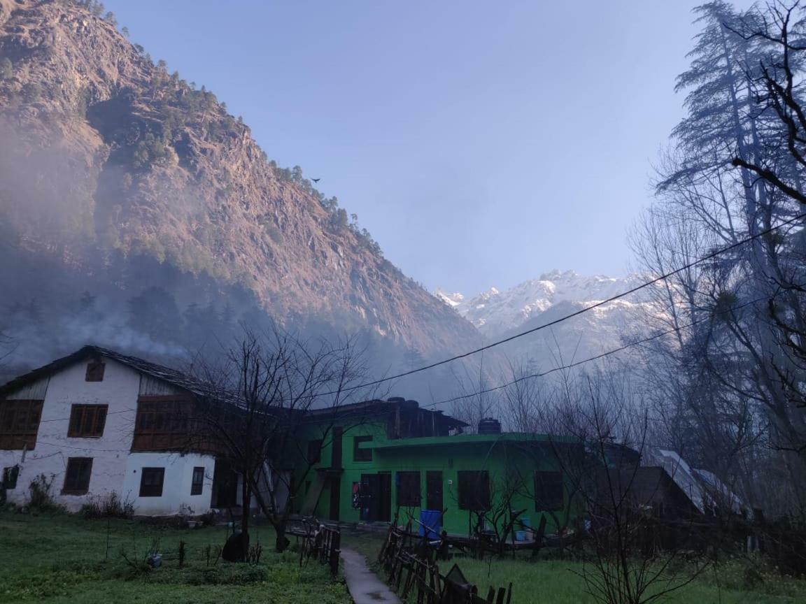 The Royal Orchard Kasol Hotel Exterior foto